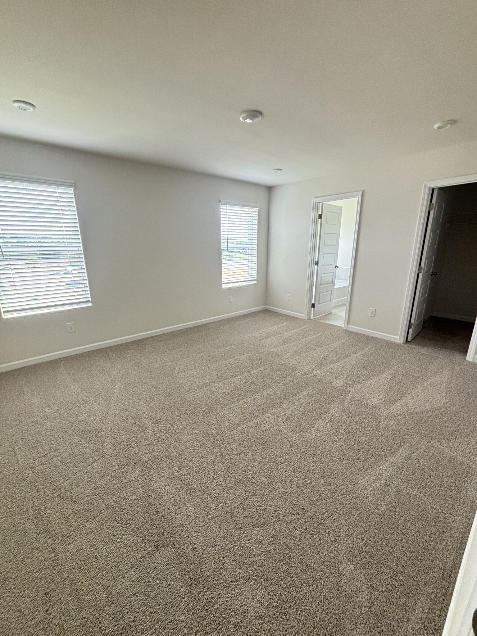 Building Photo - 607 Club View Way