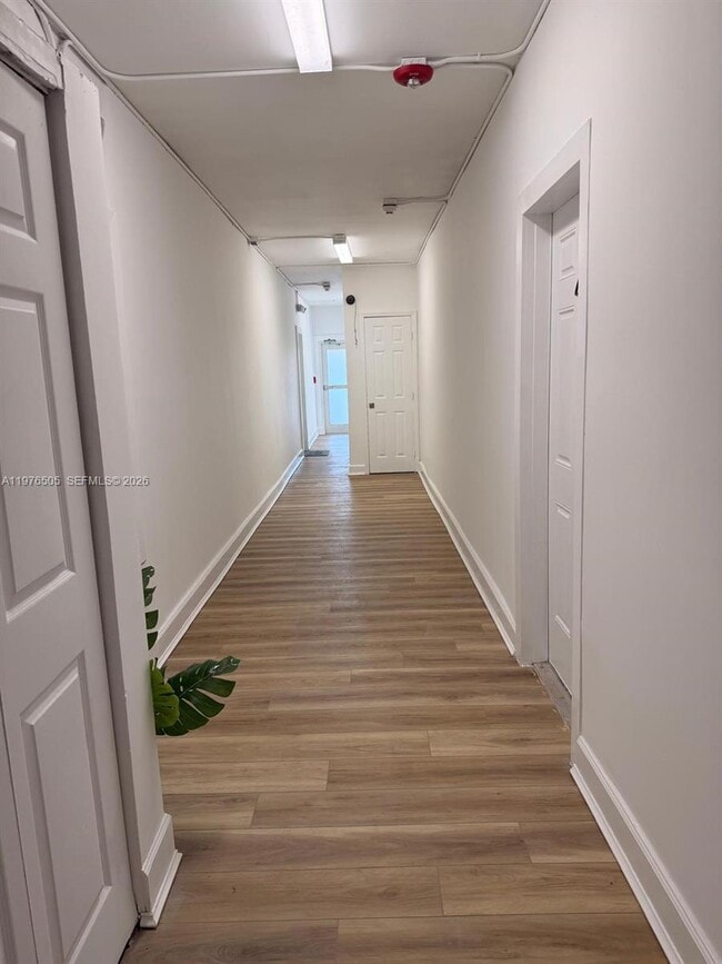 Building Photo - 337 SW 10th Ave