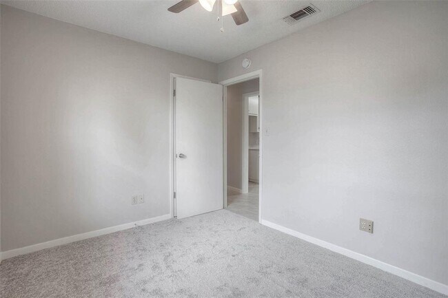 Building Photo - 3011 Sand Dr
