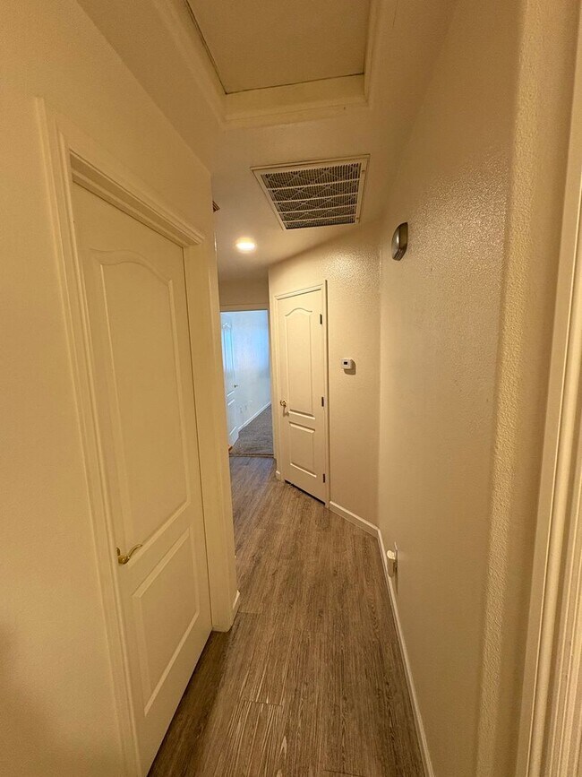 Building Photo - Beautiful home with pool Available Now!