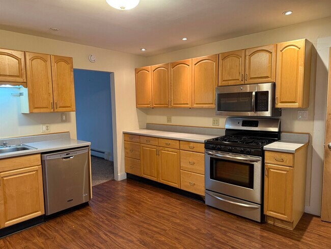 Building Photo - 361 Court St