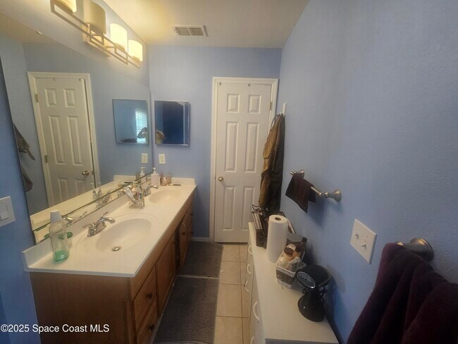 Building Photo - 2240 Spring Creek Cir