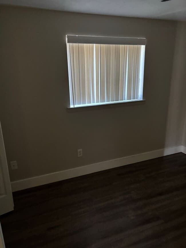 Building Photo - Spacious 3 Bedroom 2 Bath apartment!