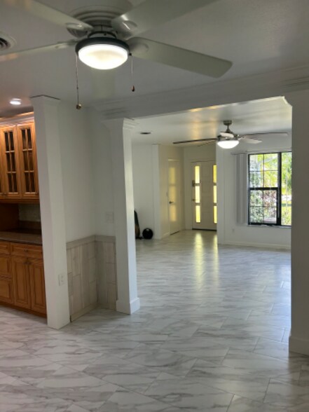 Building Photo - 1313 Mango Ave