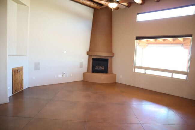 Building Photo - Your own resort! Elegant, Exclusive & Exquisite.