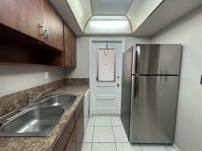 Building Photo - 2301 NE 14th Street Causeway