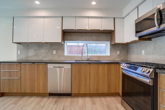 Building Photo - 4636 Lomita St