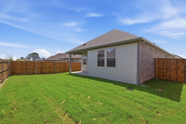 Building Photo - 508 Green Grass Dr