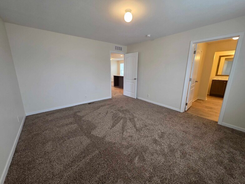 Building Photo - 3681 Hawthorne St