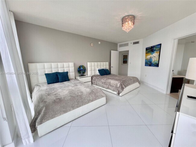 Building Photo - 200 Sunny Isles Blvd