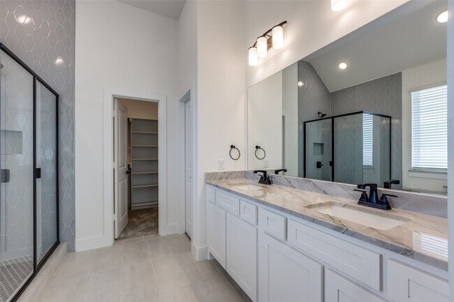 Building Photo - 6204 Mulberry Creek Ln