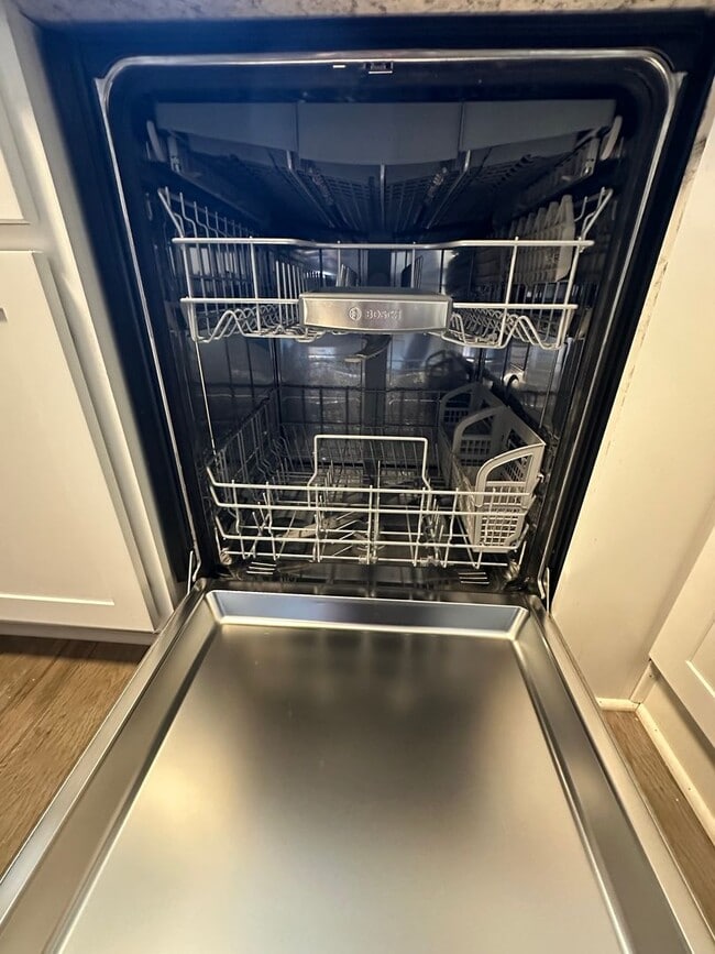 Building Photo - 24 W Tulane Rd