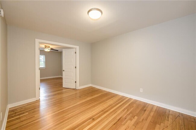Building Photo - 880 St Charles Ave NE