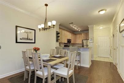 Building Photo - Affordable Spacious AND Convenient WALK to Metro.....?