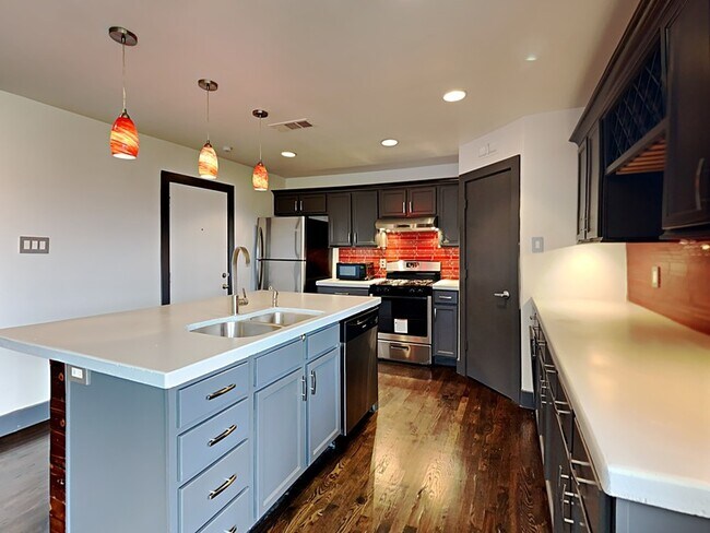 Building Photo - 2307 Cardinal Ln