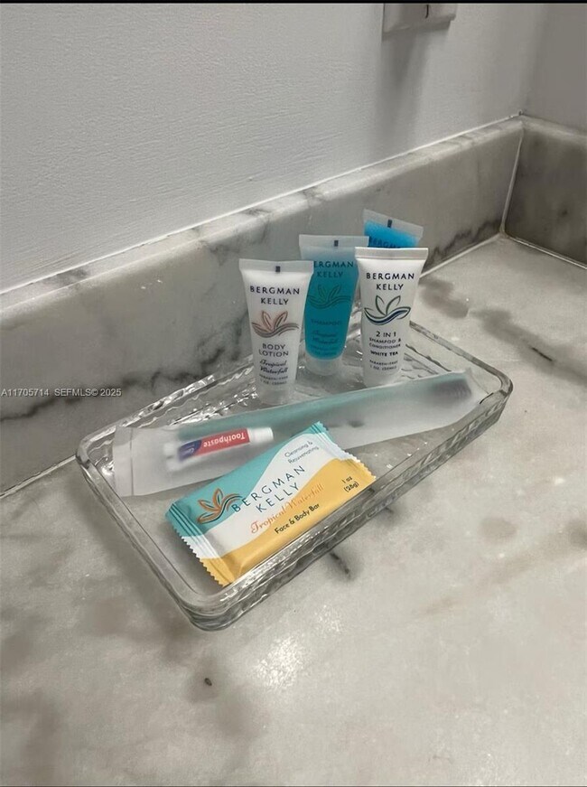 Building Photo - 1200 Brickell Bay Dr