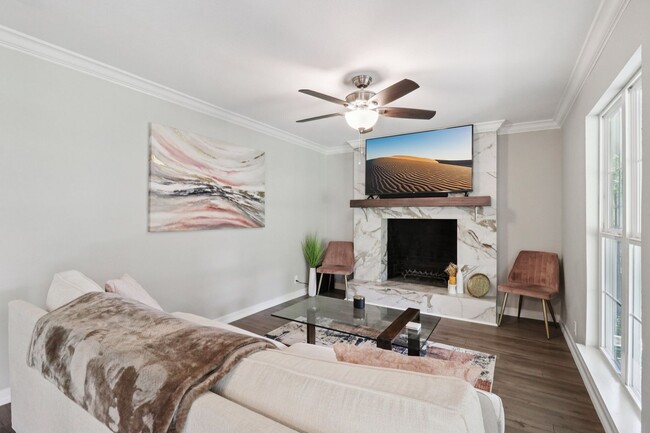 Building Photo - Beautifully Renovated Home with a Large Yard