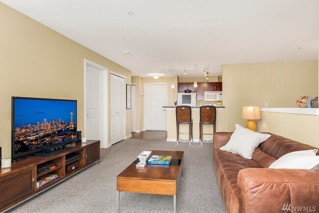 Building Photo - 108 5th Ave S