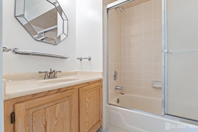 Building Photo - 2908 Madaline Dr