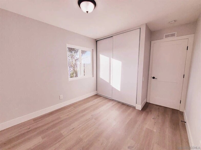 Building Photo - 870 Leppert Ct