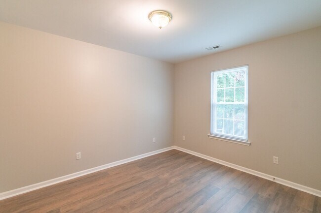 Building Photo - Lovely home in Monroe!