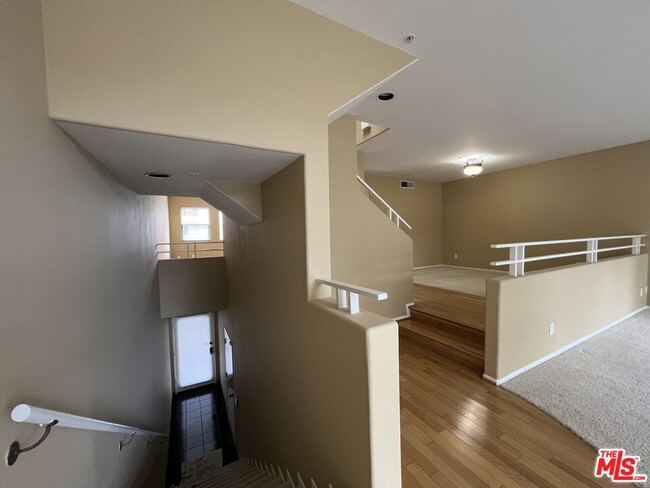 Building Photo - 6903 Hannum Ave