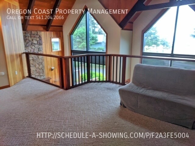 Building Photo - Amazing Ocean view 3 Bedroom Condominium!
