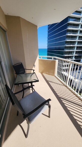 Building Photo - 1980 S Ocean Dr