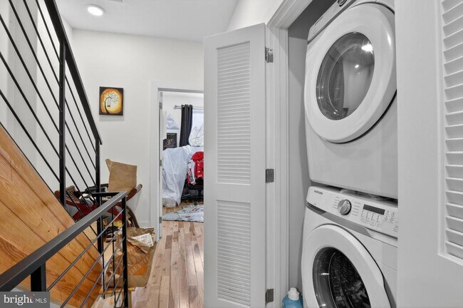 Building Photo - 1445 S 32nd St