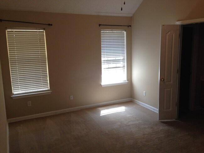 Building Photo - Great 3br/2ba Cordova home. Fenced backyard and eat in kitchen. Pets are welcome, fees apply.