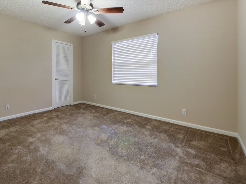 Building Photo - 13640 Jonquil Pl
