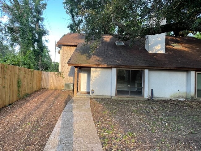 Building Photo - Beautiful 3 Bedroom 3 Bathroom Townhome for Rent