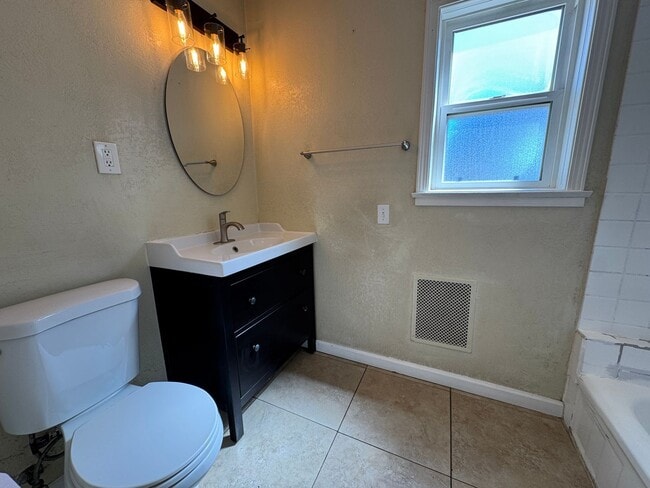 Building Photo - Charming 3-Bedroom Home with a spacious yard and modern amenities in Chula Vista