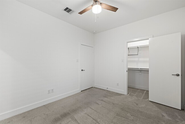 Building Photo - 847 Rachel St