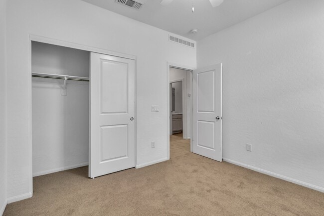 Building Photo - 6919 Feather Hl St