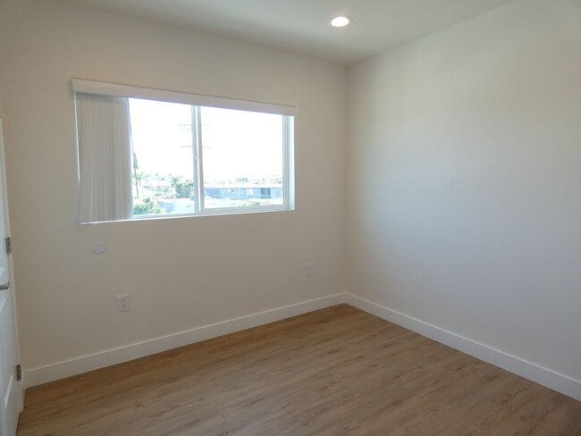 Building Photo - Modern Townhome Community in Prime Mid-City