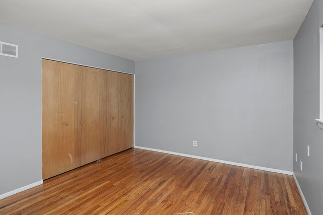 Building Photo - 3947 Setonhurst Rd