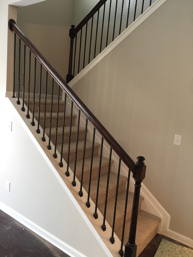 Building Photo - 1256 Elderwood Way