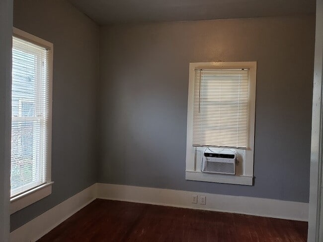 Building Photo - 823 Avenue K