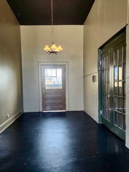 Entryway + Service Elevator - 600 Virginia St W