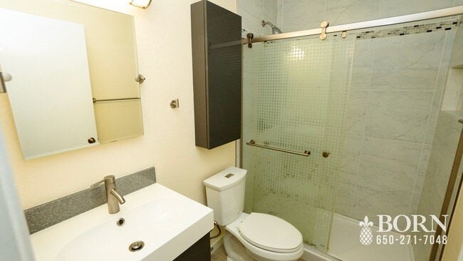 Building Photo - 939 Laurel St