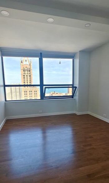 Building Photo - 400 E Ohio St