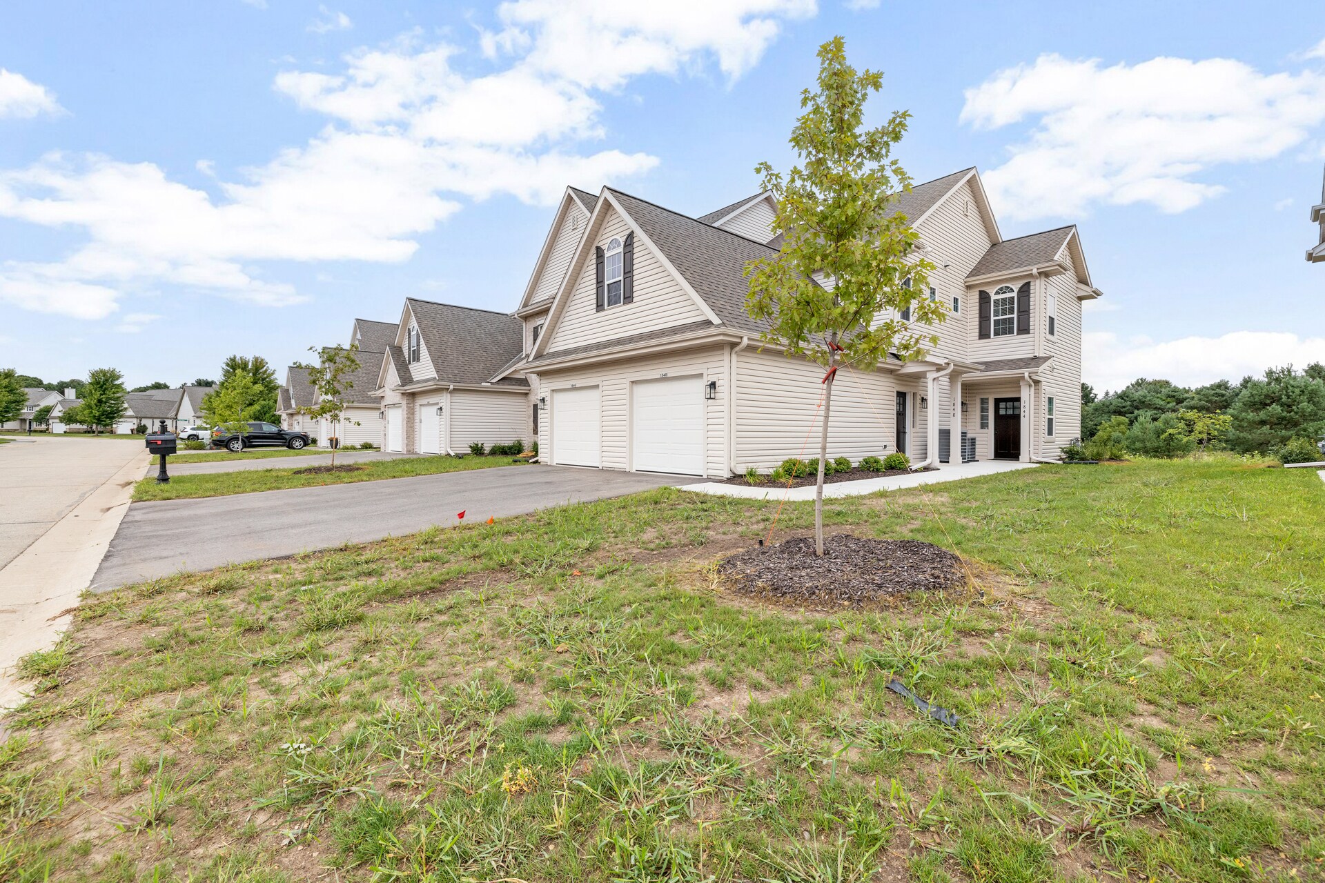 Building Photo - 1867 Woodland Way