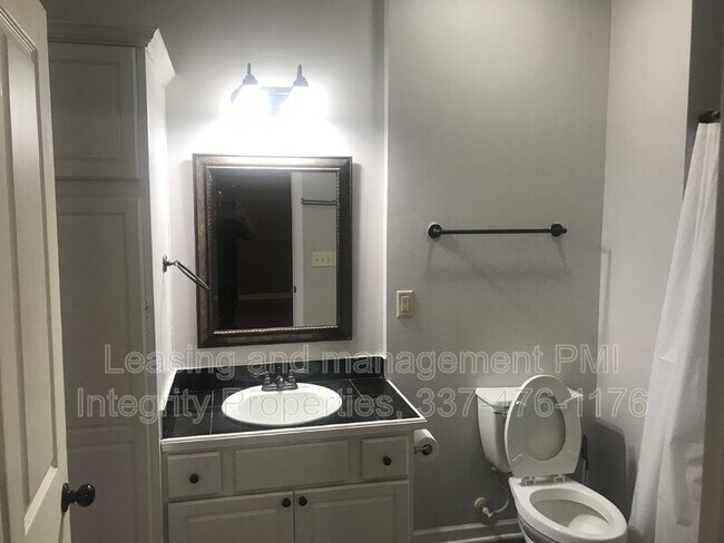 Building Photo - 612 S Kenilworth Pkwy