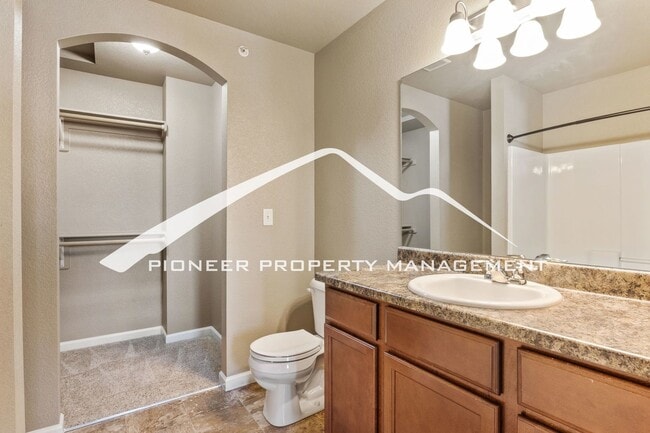 Building Photo - Bright 3 Bedroom, 3.5 Bathroom End Unit Townhouse with Finished Basement, AC and Washer/Dryer