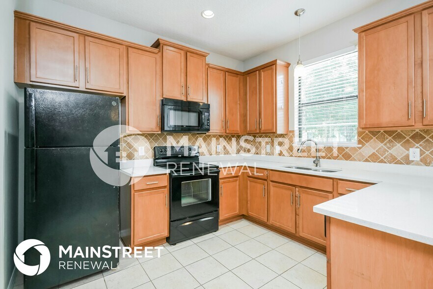 Building Photo - 4632 Doral Park Ave