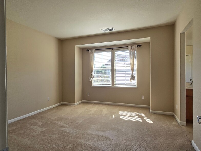 Building Photo - 2761 Gilham Way