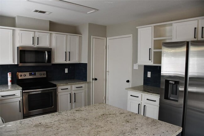 Building Photo - 30 S Woodstock Cir Dr