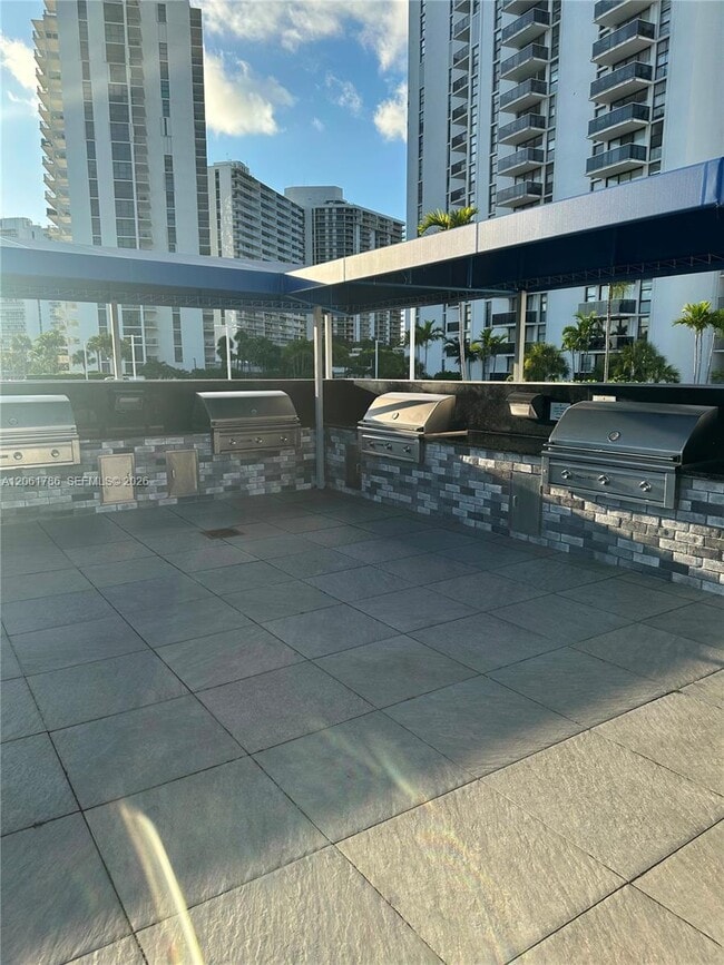 Building Photo - 3675 N Country Club Dr