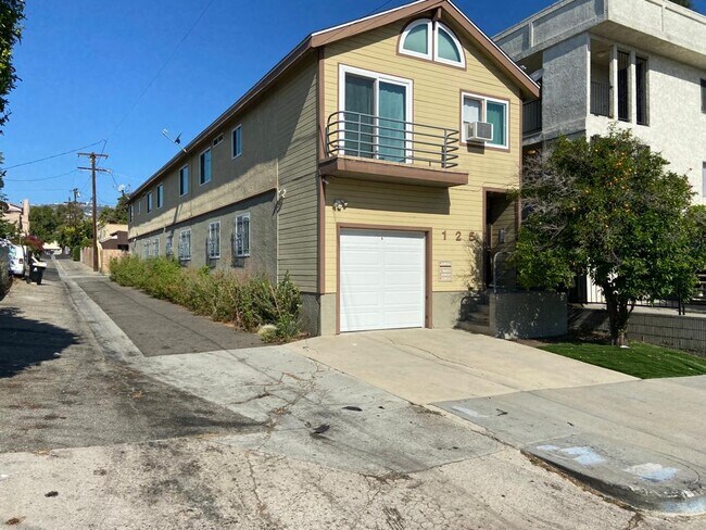 GARAGE - 125 N Cabrillo Ave
